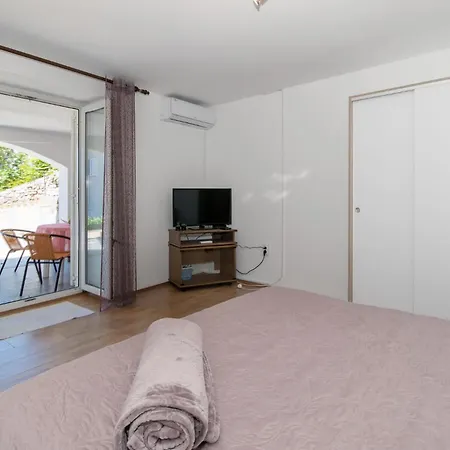 Apartment Gorgeous In With Wifi Jadranovo